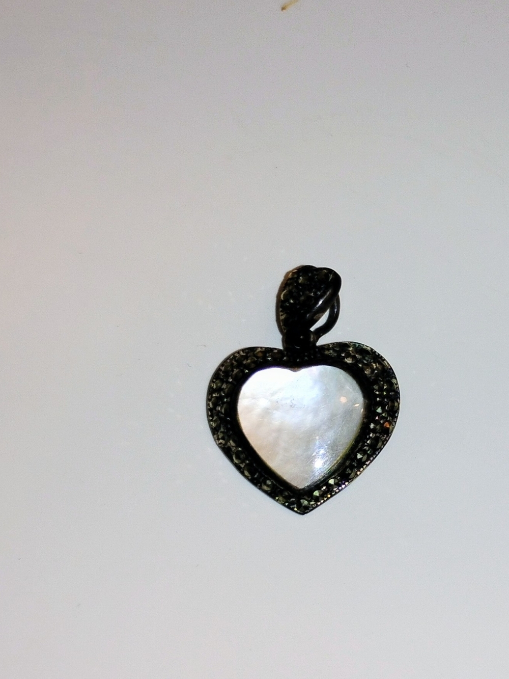 Heart-Shaped Genuine Mother of Pearl Pendant in Black Frame (Necklace Not Includ - Picture 2 of 2